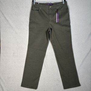 NWT Gloria Vanderbilt Amanda Jeans Women’s Size 16 Olive‎ Green Tapered Leg